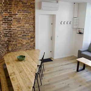 Apartment Another Brick In The In Sleeps 9